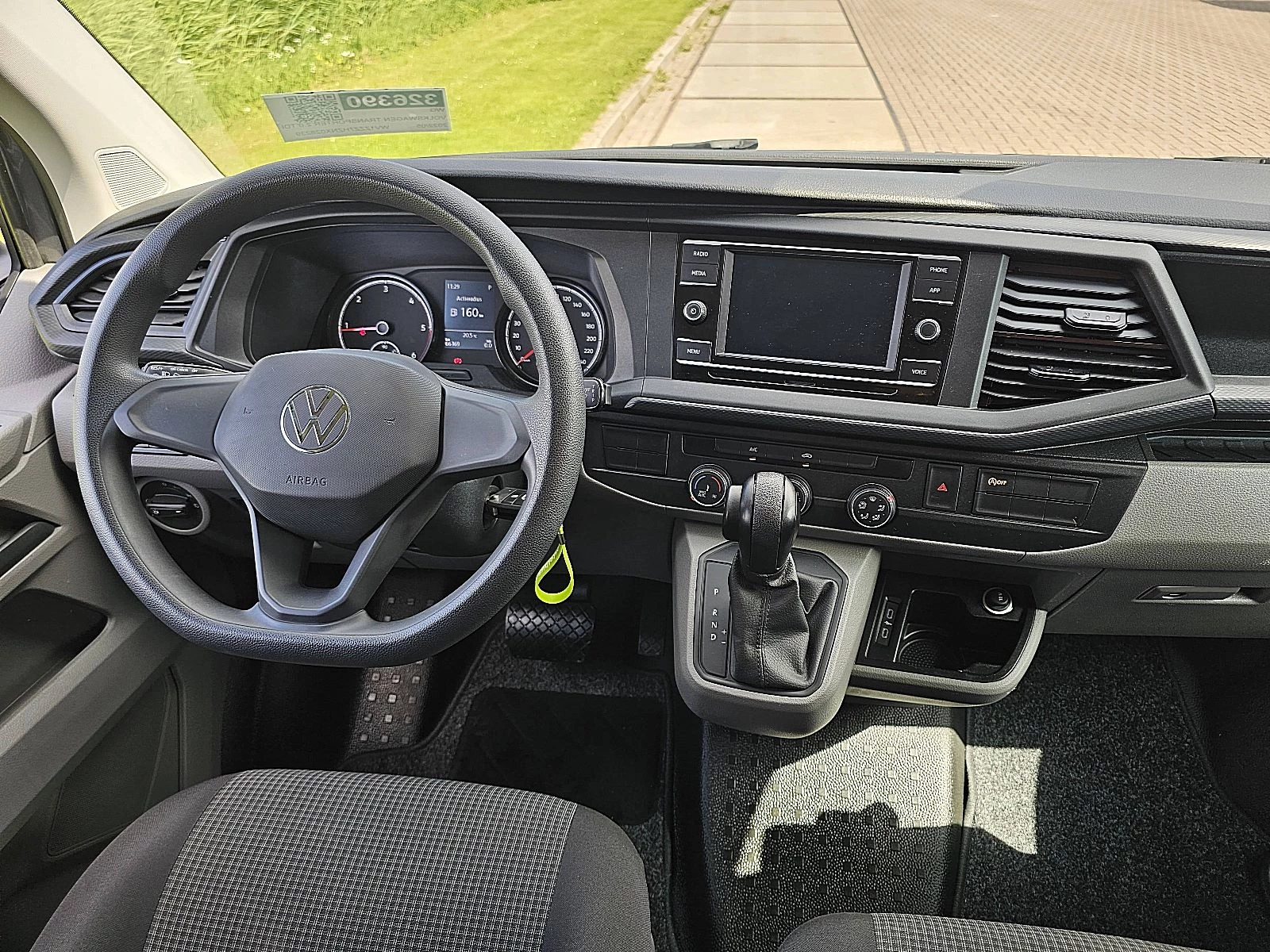 Volkswagen Transporter 2022 - 2.0 TDI изображение 8