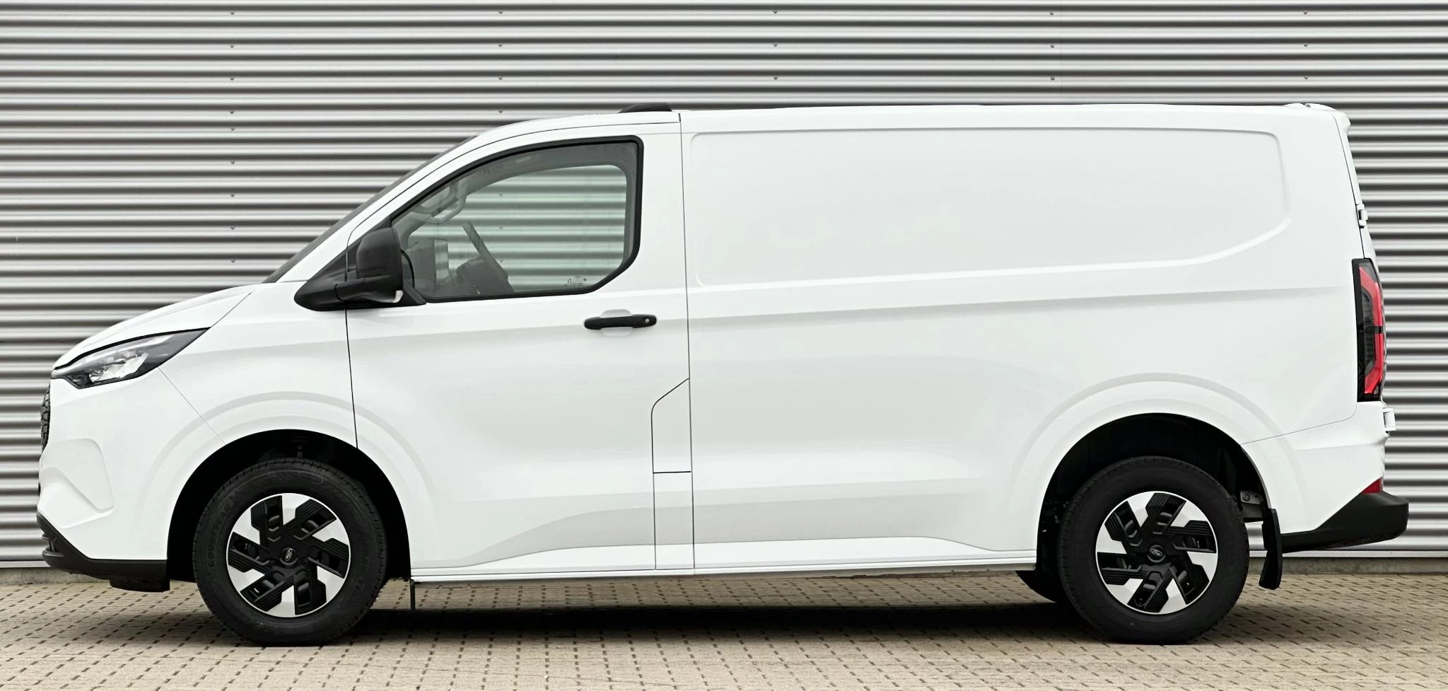 Ford E-Transit 2025 - Cust. 320 L1H1 Trend 65 kWh Nieuw! image 5