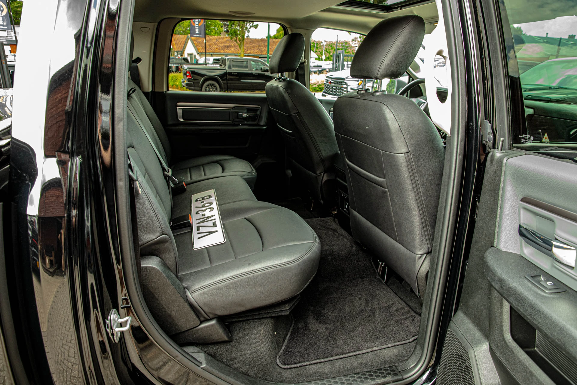 Dodge Ram 2024 - Dodge classic v8 | stoel verw | stuur verw | afbeelding 9