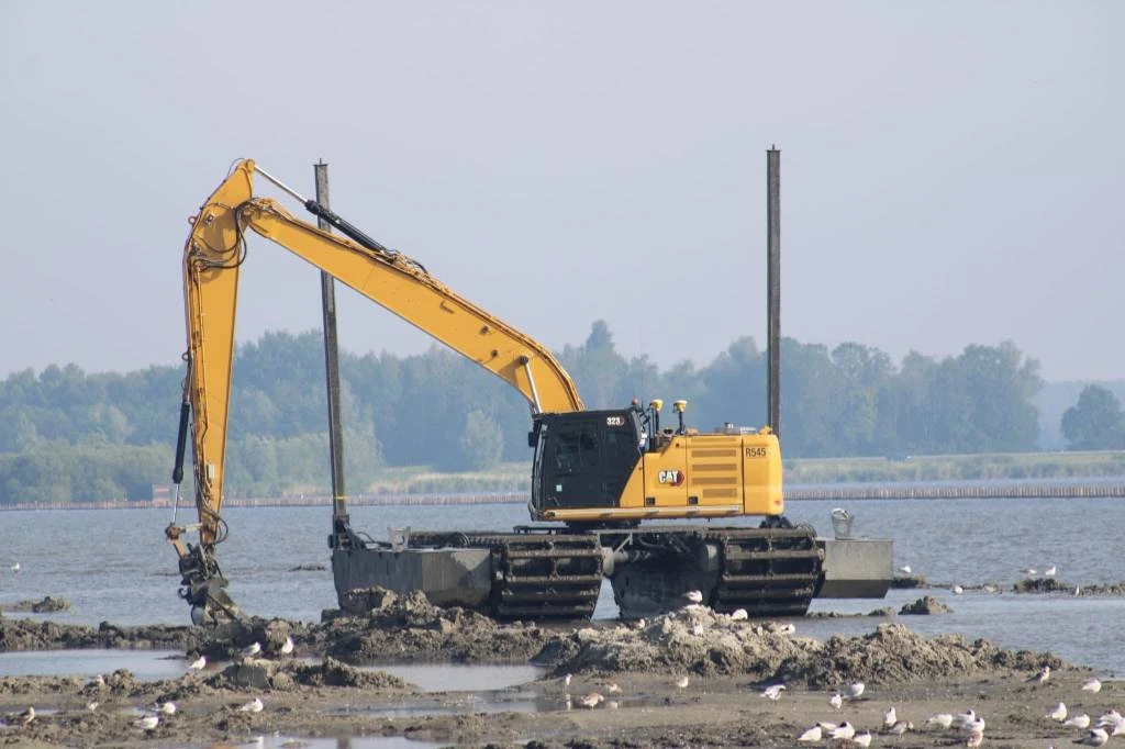 Cat 2027 - 320 amphibious excavator bigfloat swampbuggy image 1
