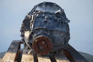 ZF N/A 2015 - 12AS2330DD TGX imagen 4