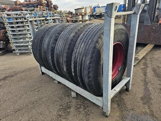 BRIDGESTONE R 164| TRAILER BAND 425/65 R 22.5 |6/4 MM PROFIE MET VELG 2010 - N/A bild 3
