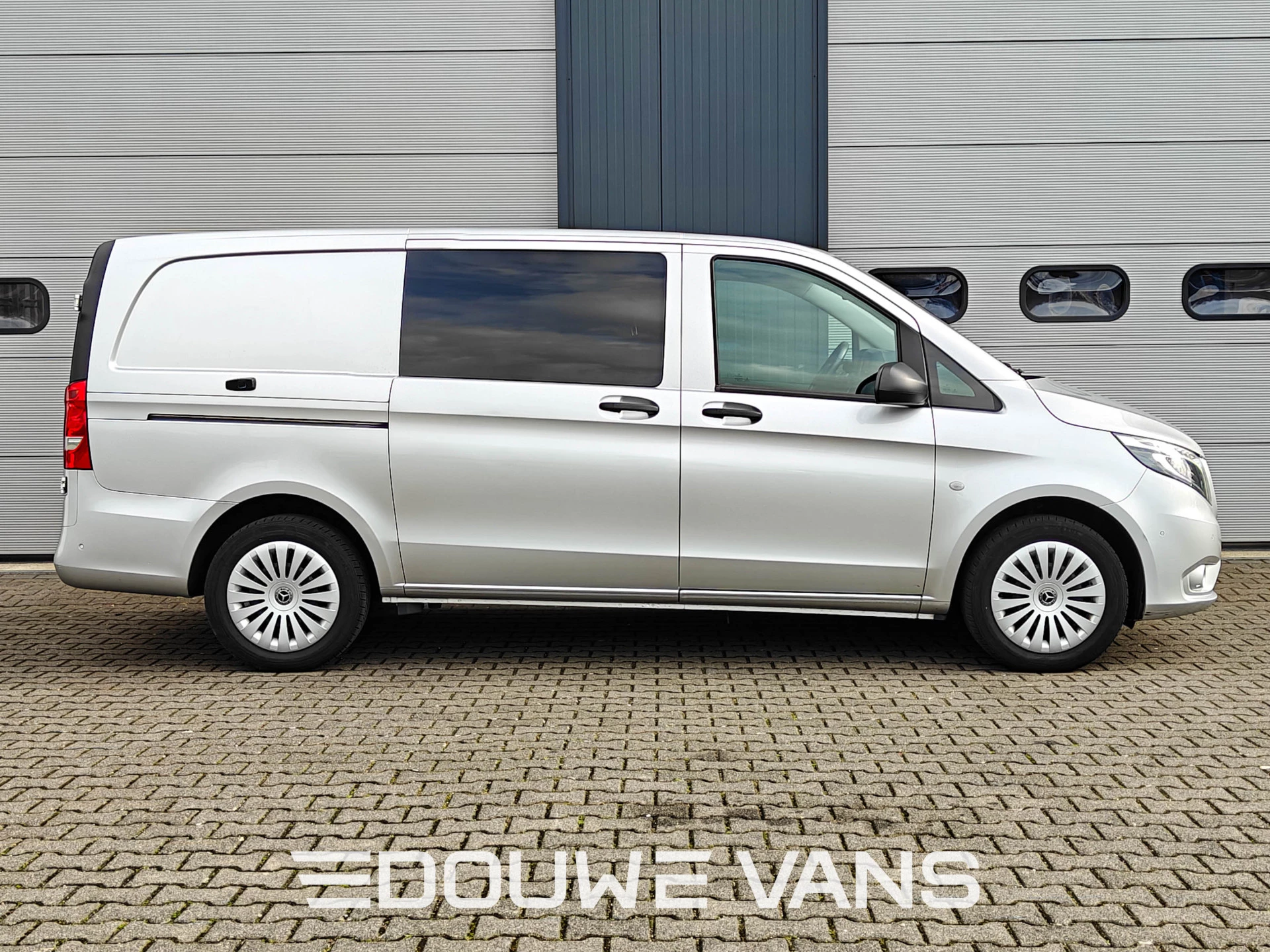 Mercedes-Benz Vito 2021 - 119 L2 4MATIC Automaat LED 5 Pers. Stoelverwarming zdjęcie 2
