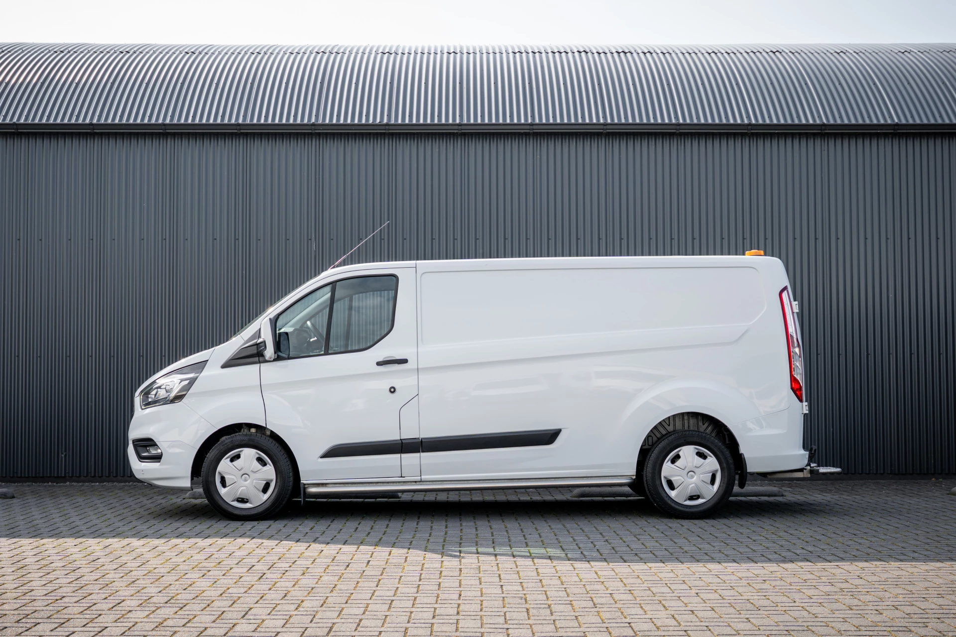 Ford Transit Custom 2020 - 2.0 EcoBlue L2H1 | 130PK | Volledig Ingericht | LED | Cruise | PDC | Airco | Trekhaak zdjęcie 5