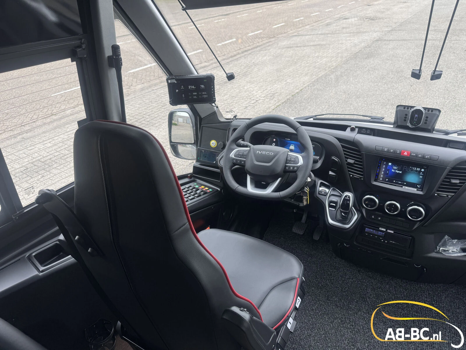 Iveco Rosero First Touring Electra, range 336 km, 24 Seats 2026 obrázek 57