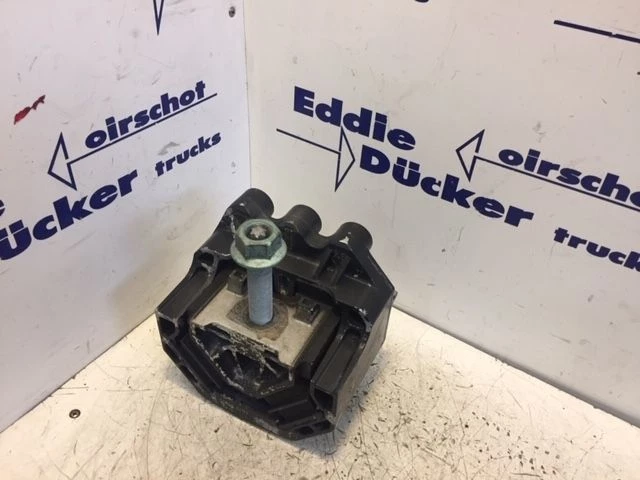 MAN 2018 - 81.96210-0672 MOTORSTEUN afbeelding 1