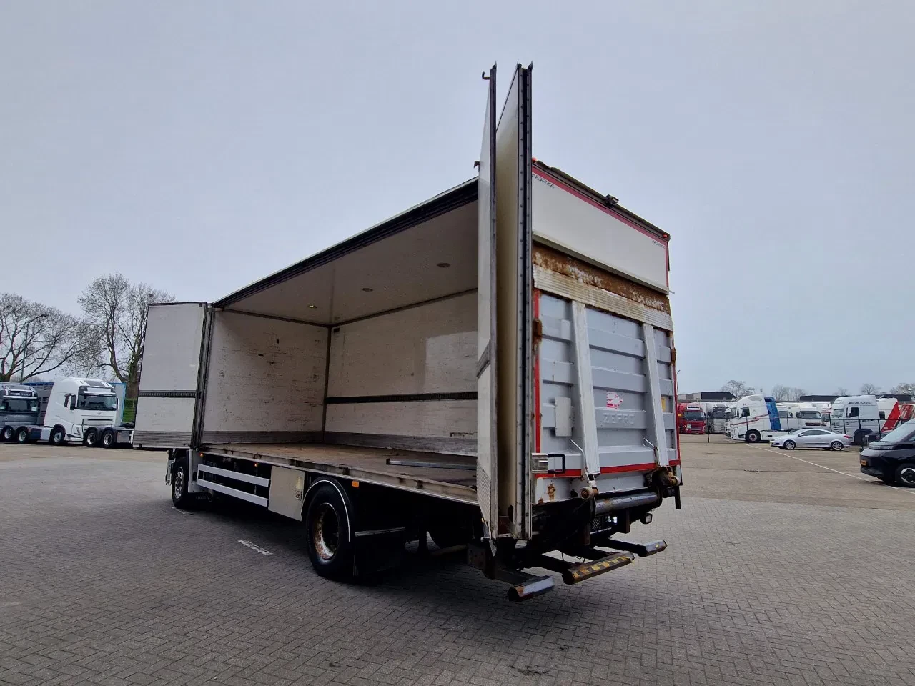 Iveco Stralis 2012 - 360 - 4x2 - Box with sidedoors - Loadlift - Euro 5 - Full air image 22