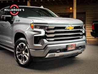 Chevrolet Silverado 2024 - USA High Country 6.2 V8 420 PK bild 5