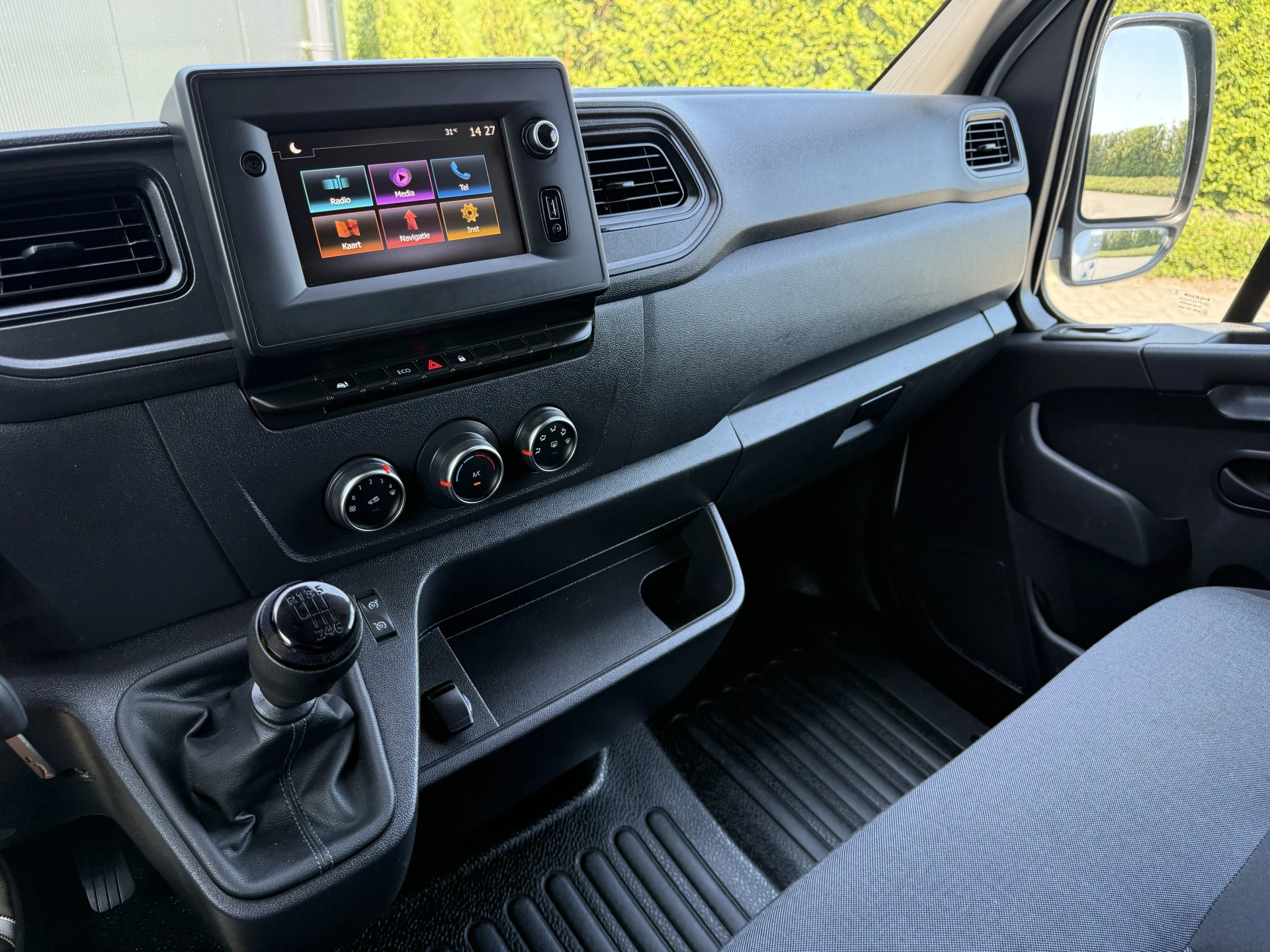 Renault Master 2023 - 2.3 dCi 136 PK / L2H2 / 1e EIG. / TREKHAAK / AIRCO / CRUISE / NAVI / CAMERA / 3-ZITS / LED afbeelding 11