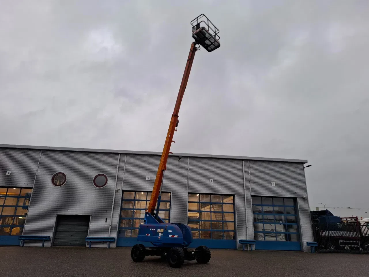 Grove 1998 - MZ46CXT / MANLIFT / 8208 HOURS / 10.5M / 4X4 / 31HP ENGINE / EURO-2 / 1998 Bild 4