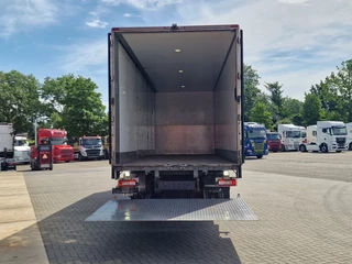 Volvo FM 2018 - 370 Globetrotter 6x2*4 - Box with sidedoors - Loadlift - Full air - Euro 6 obrazek 9