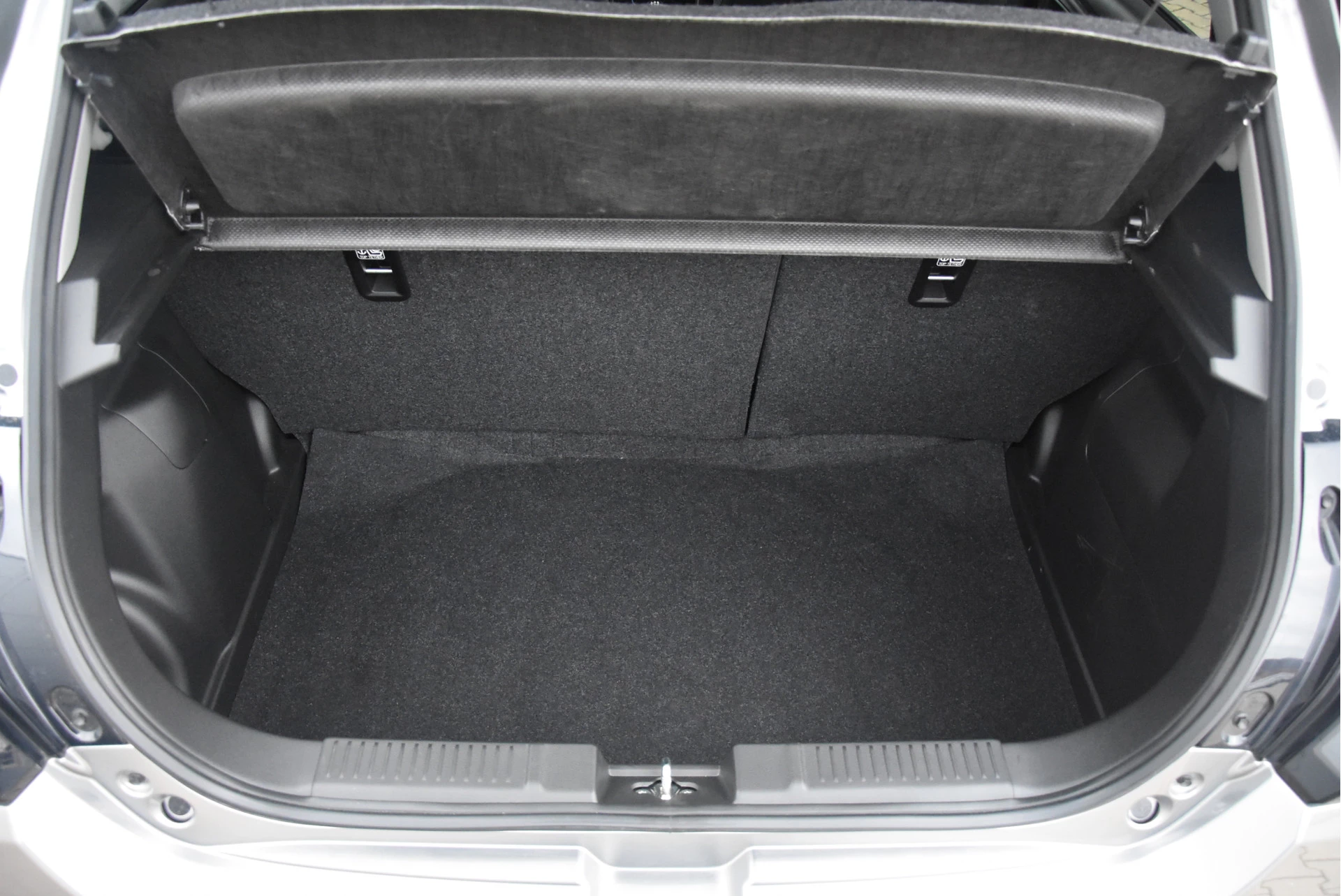 Suzuki Swift 2024 - 1.2 Select Smart Hybrid obrázek 16