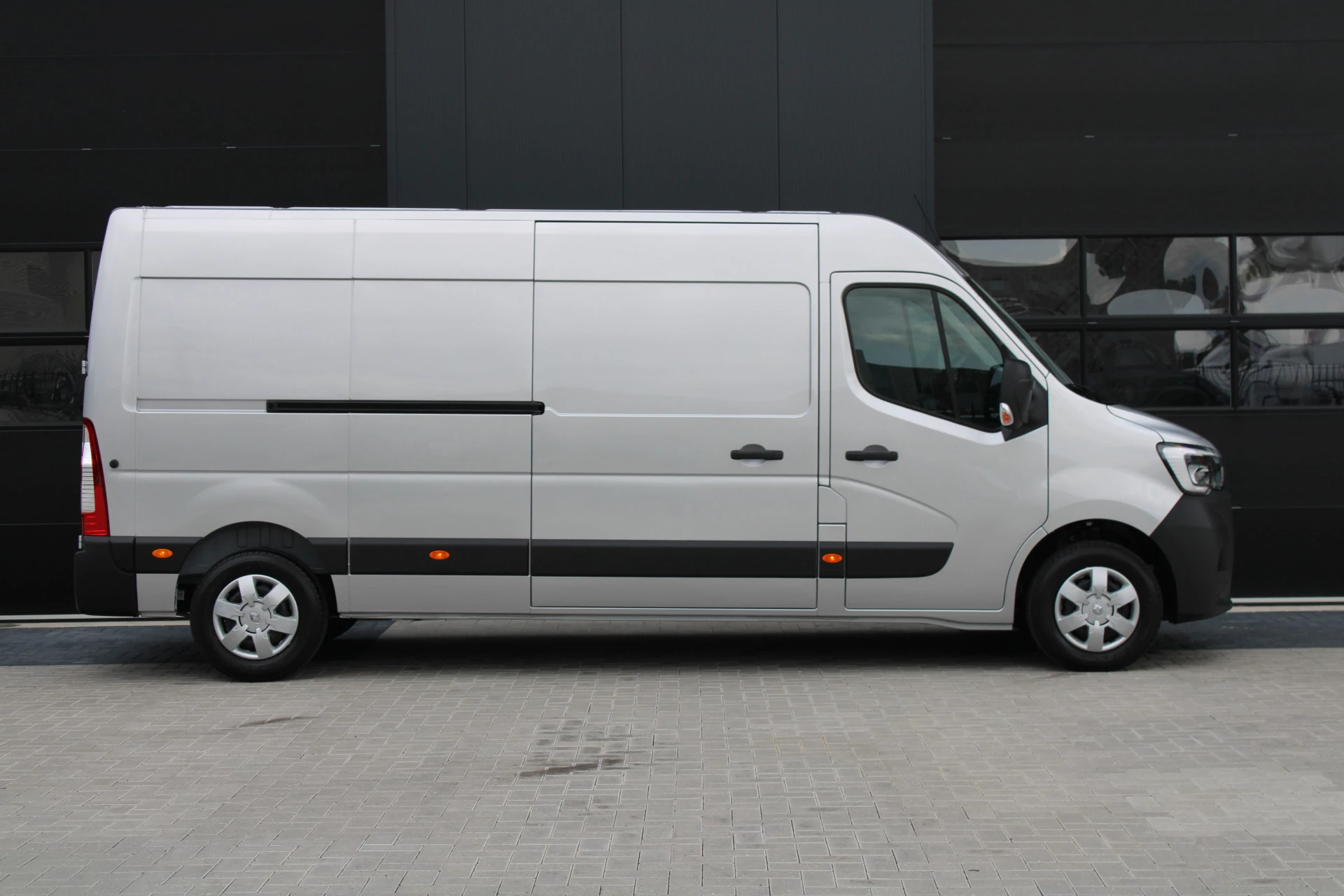 Renault Master 2024 - T35 2.3 dCi 180pk L3H2 - Airco - Navigatie - Camera - Cruise - Parkeersensoren - 105l tank - Rijklaar obrázek 26