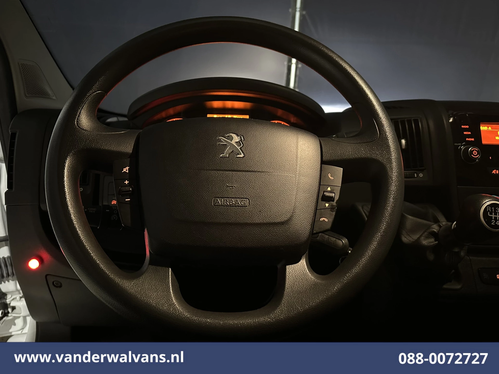 Peugeot Boxer 2022 - 2.2 BlueHDi 141pk Bakwagen 436cm Lang Laadklep Euro6 Airco | Camera | Cruisecontrol | 1085kg laadvermogen image 15