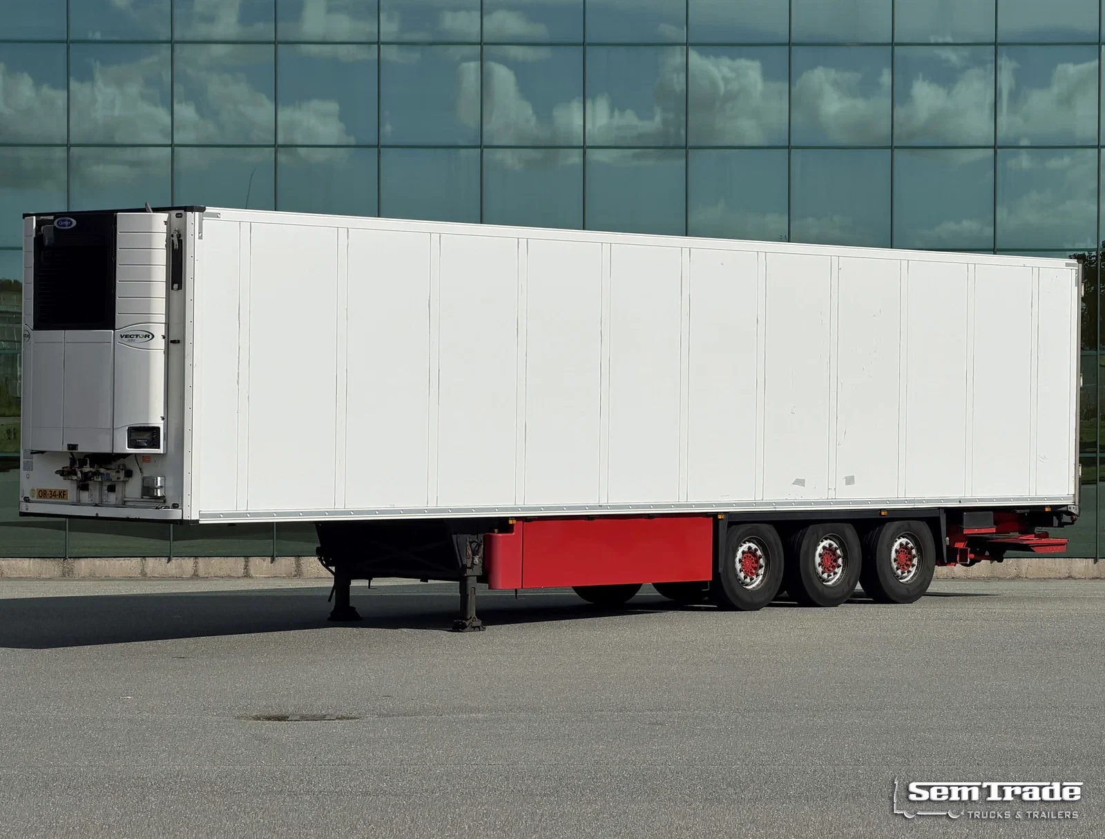 Schmitz Cargobull 2018 - SCB*S3B CARRIER VECTOR 1550 LIFT AXLE TAIL LIFT FLOWERWIDE 270 CM HIGH INSIDE MULTIPLE PIECES AVAILABLE NL-TRAILER afbeelding 1