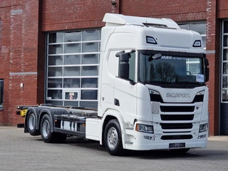 Scania R 2023 - R590 V8 NGS Highline 4x2 - BDF - 4.75 WB - Retarder - Full air - Leather - Low KM te koop