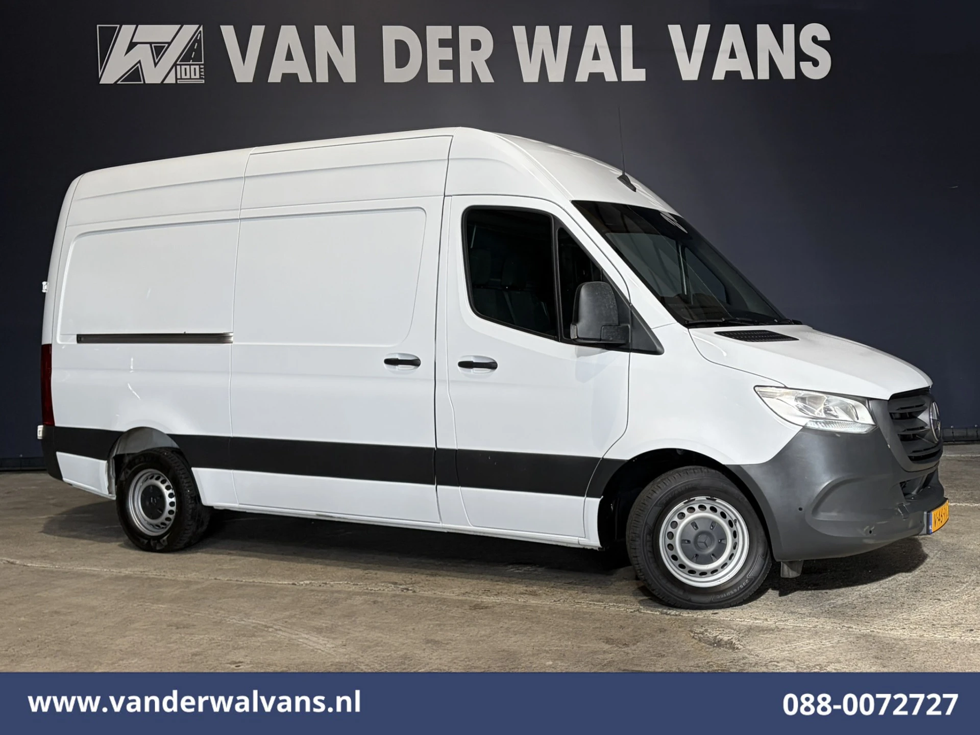 Mercedes-Benz Sprinter 2022 - 317 CDI 170pk L2H2 Euro6 Airco | Camera | Navigatie | Cruisecontrol | Apple Carplay afbeelding 1