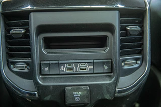Dodge Ram 1500 2019 - 5.7 V8 4x4 Crew Cab 5'7 Laramie Level 2 obrazek 11