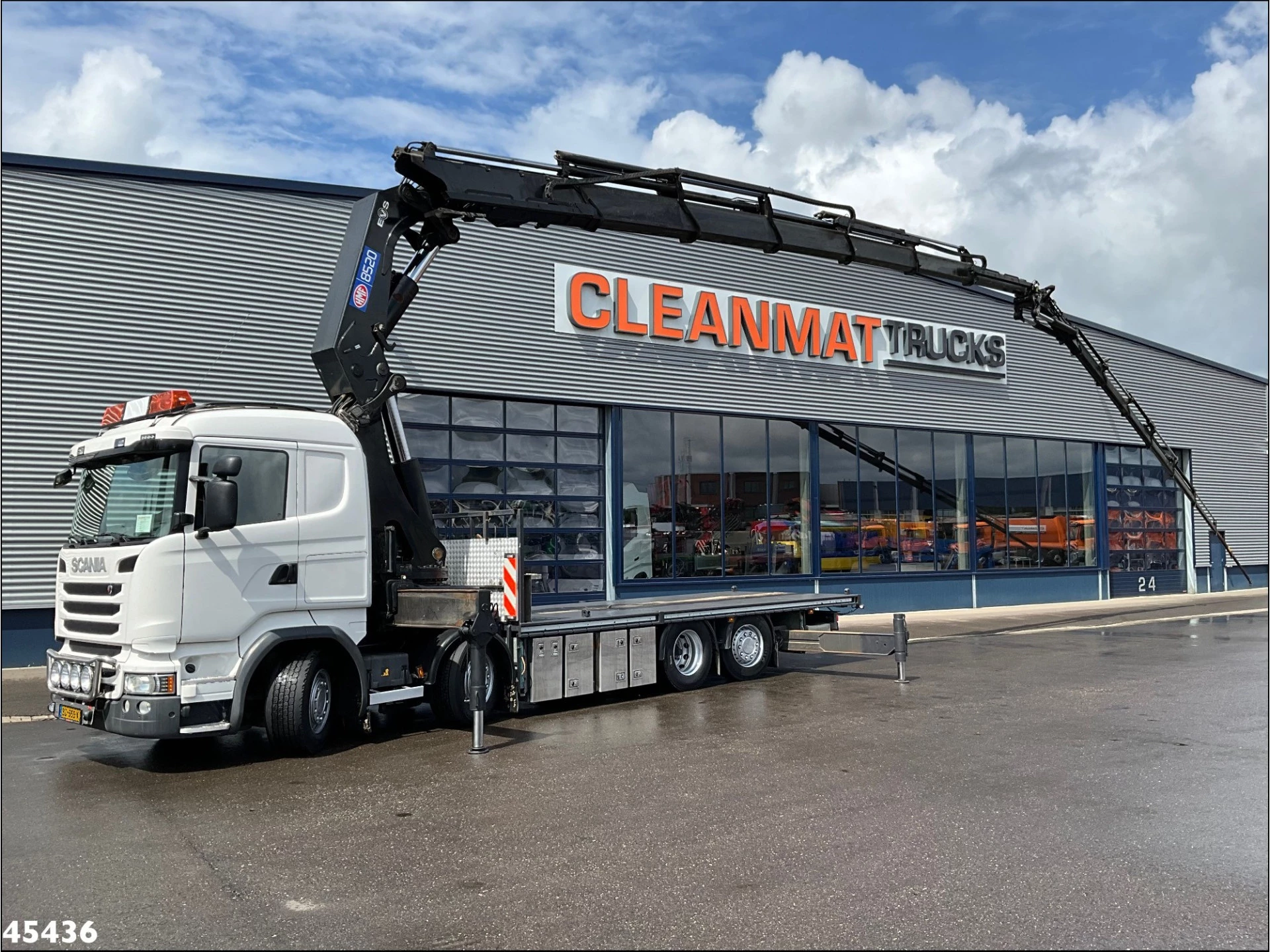 Scania R 2017 - R490 8x2 Euro 6 Retarder HMF 85 Tonmeter laadkraan + Fly-jib image 1