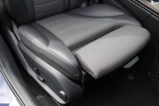 Mercedes-Benz C-Class 2020 - Estate 300e AUT9 AMG Line KEY-LESS GO COMAND CARPLAY image 20