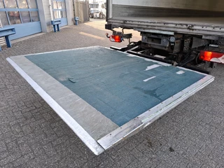 Scania P 2017 - P320 / HYBRIDE / ONLY:294233 KM / LIFT+LENKACHSE / SCHMITZ ISOLATED BOX / PLATFORM / LWDS / NAVI / XENON / AUTOMATIC / EURO-6 / 2017 image 17