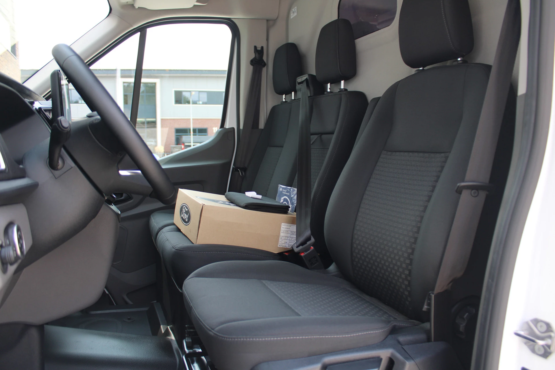 Ford E-Transit 2025 - 350 L3H2 Trend 68 kWh Vol Elektrisch - 360 Camera - Pro Power Onboard - Dodehoek Assistent - Rijklaar Bild 9