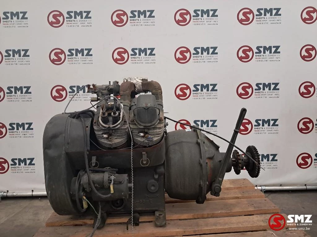 Diversen - Motor + versnellingsbak Wisconsin V465D image 1