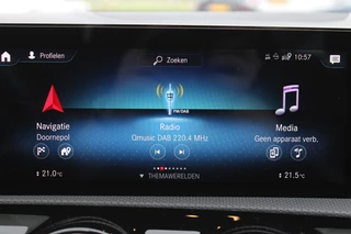 Mercedes-Benz A-Class 2020 - 250e AUT8 AMG Limited NIGHT PAKKET SFEER DISTRONIC CARPLAY obrazek 23