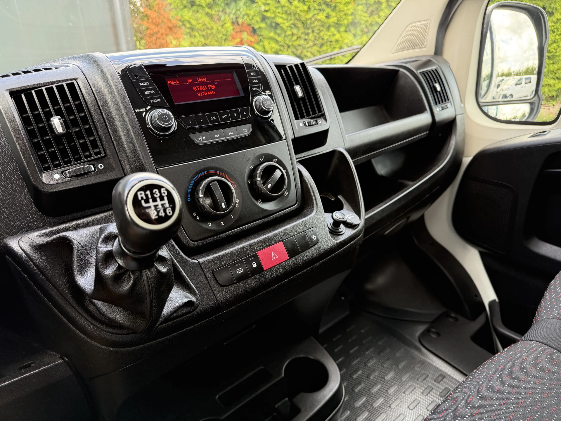 Citroën Jumper 2020 - 2.2 BlueHDi 140 PK EURO 6 / L4 MAXI PICK UP / 4.20 LAADBAK / 1e EIG. / 2.5 TONS TREKHAAK / 3-ZITS obrázek 12