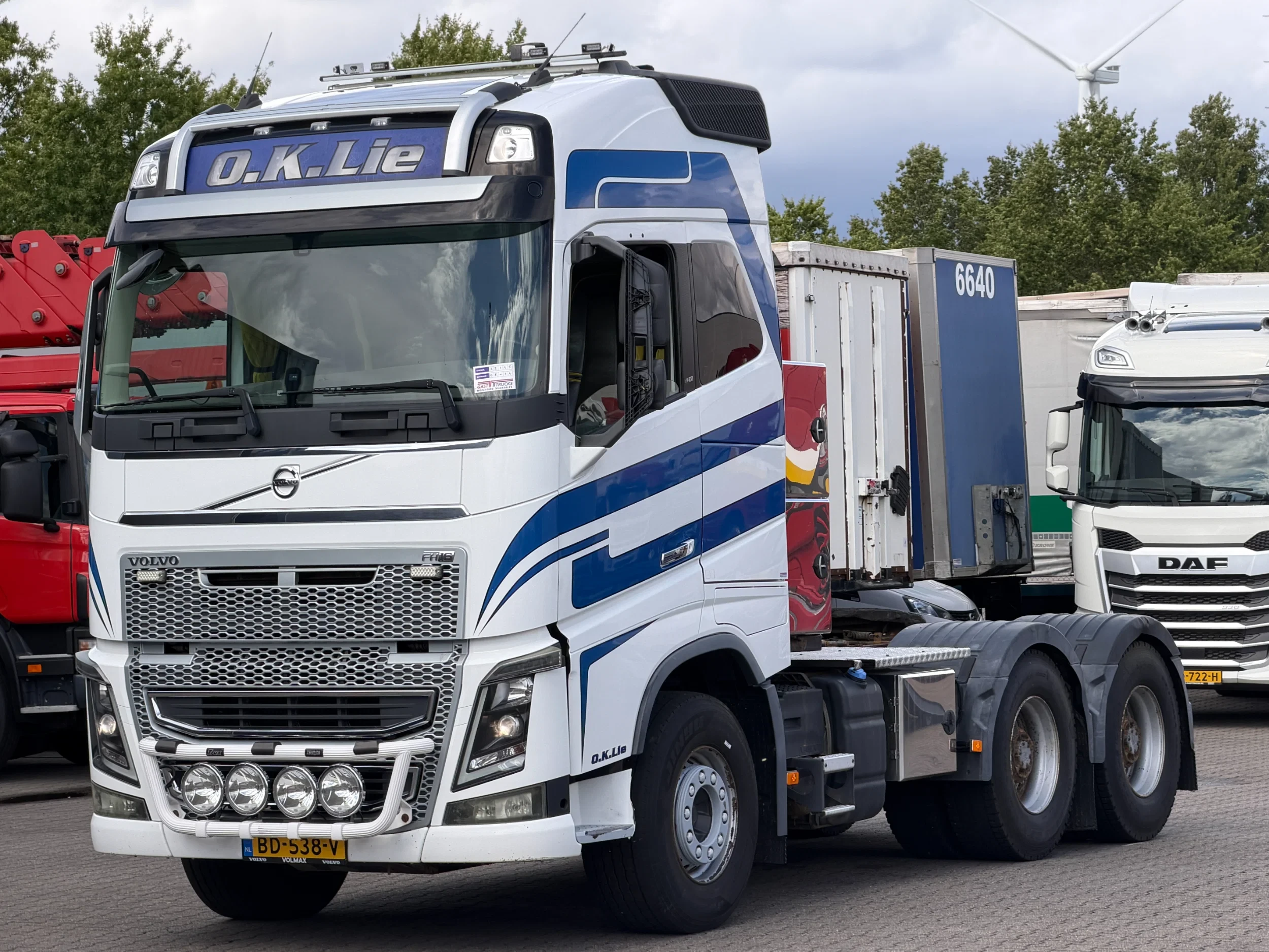 Volvo FH 2014 - 16.750 6X4 Euro 5 Retarder Big Axle *Only 243 Tkm* 70T GVW! Hydraulics afbeelding 1