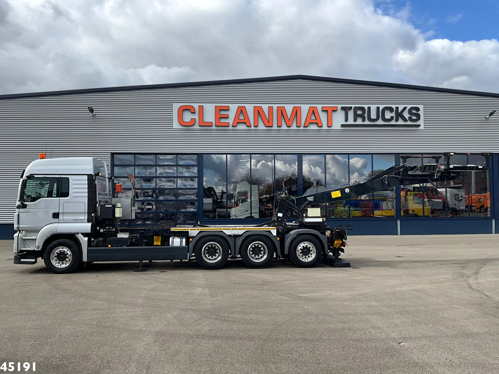 MAN TGS 2015 - 35.480 Euro 6 8x4 Deuringer Garagetransporter afbeelding 2