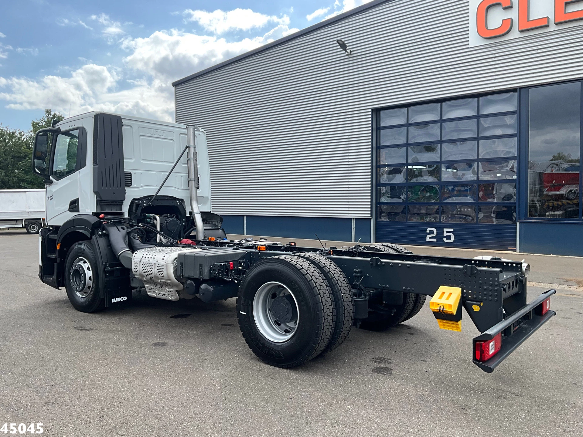 Iveco Stralis 2024 - AD200X36 Huisvuilwagen Chassis NEW & UNUSED! image 3