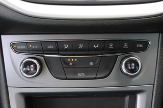 Opel Astra 2020 - 1.2T 130PK Business Edition AGR STOELEN NAVI CAMERA изображение 20
