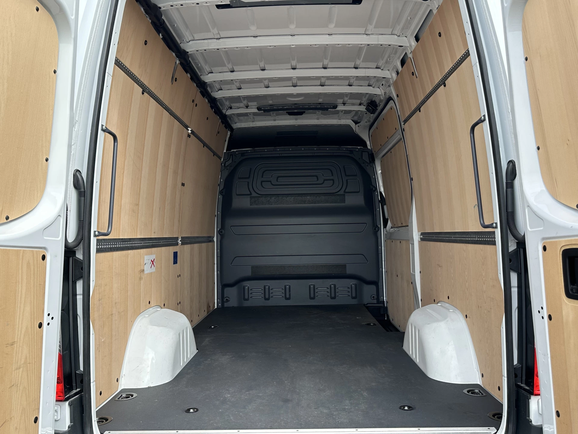 Mercedes-Benz Sprinter 2024 - 317 CDI 9G-TRONIC RWD FACELIFT / L2H2 / CAMERA / LED / MBUX / CRUISE / AIRCO / BLIND SPOT / GEVEERDE STOEL zdjęcie 9