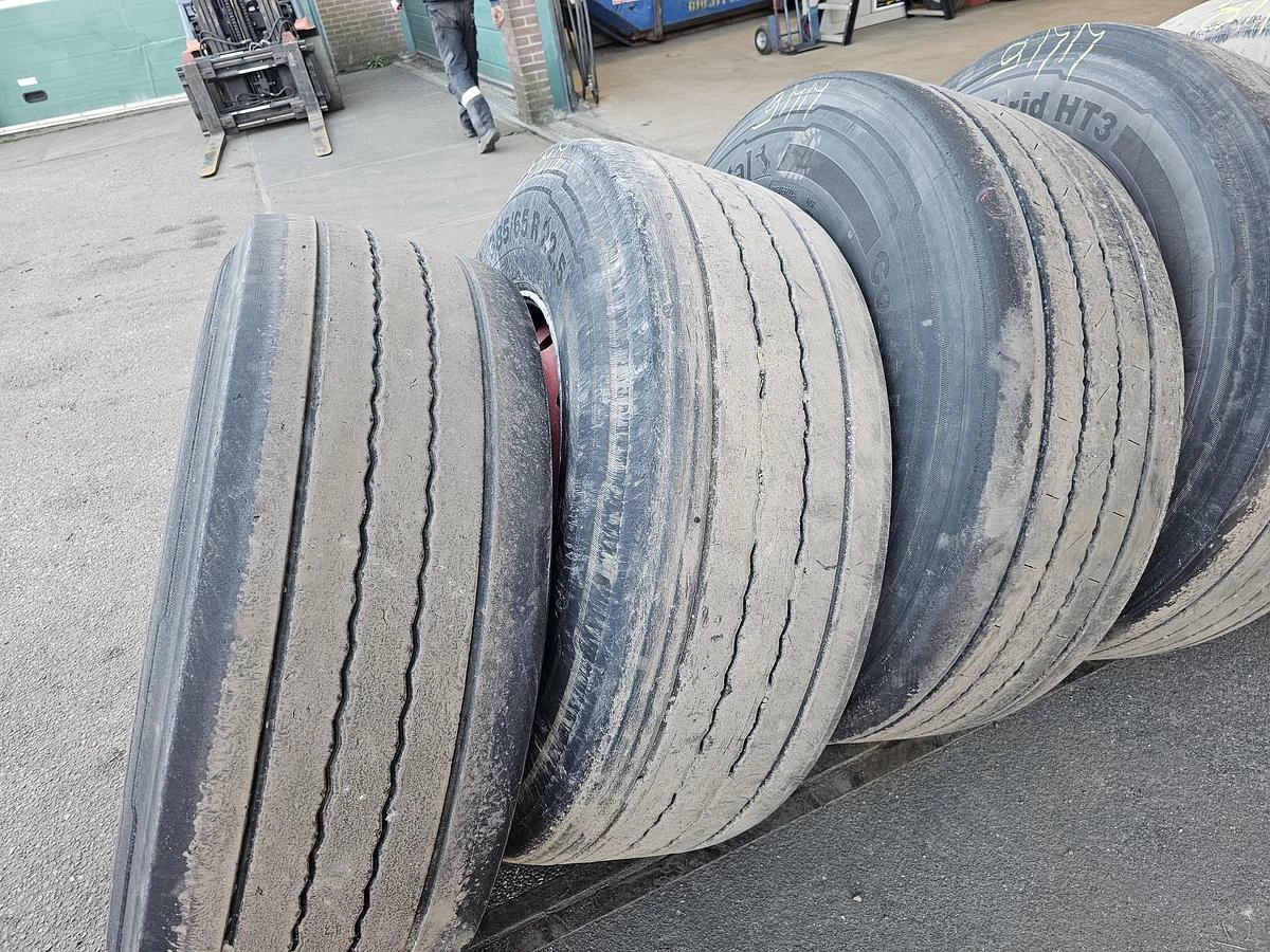 CONTINENTAL 385/65 R 22.5 Conti Hybrid Ht 3 - on light metal rim. 2015 afbeelding 3