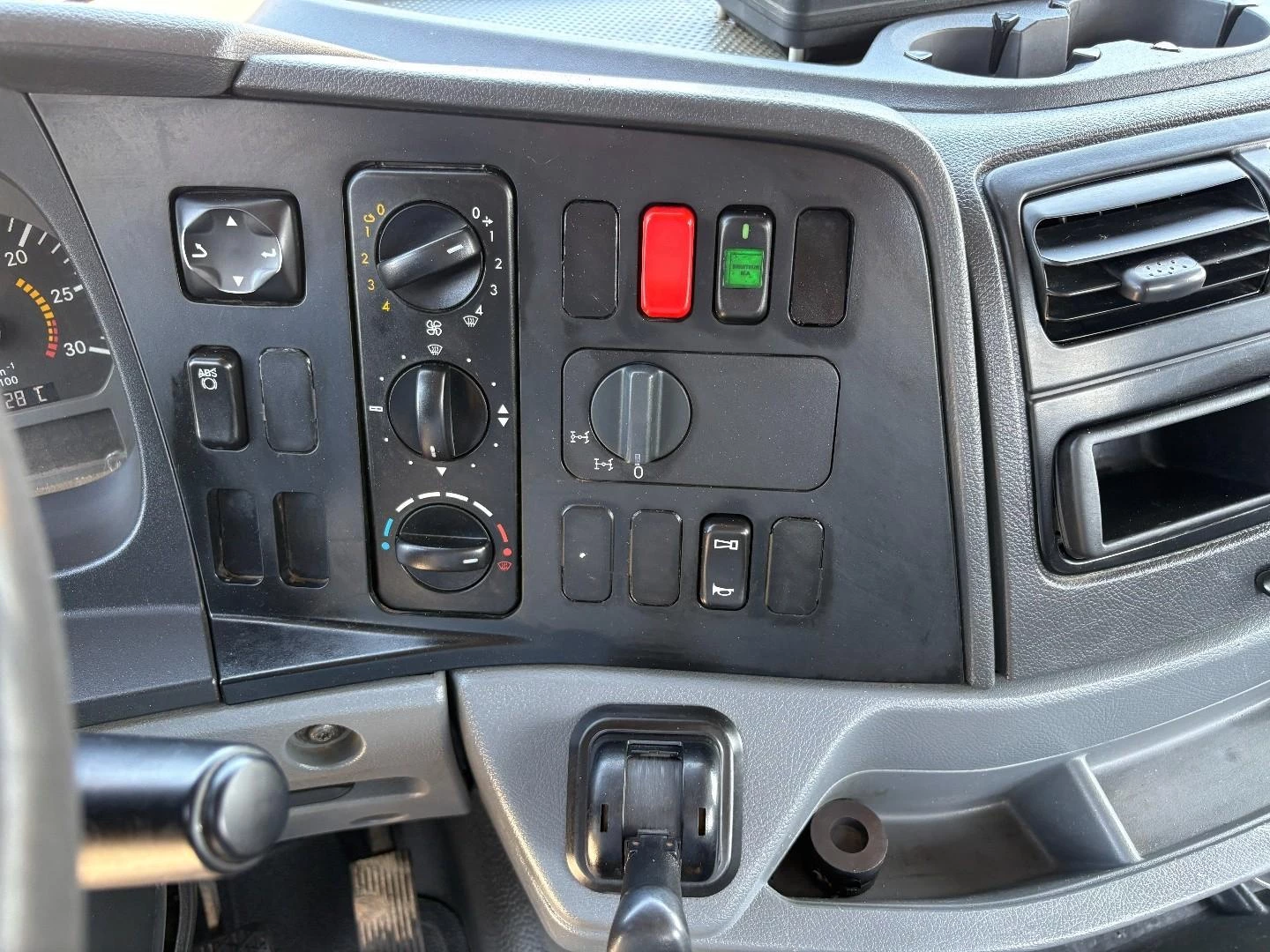 Mercedes-Benz Axor 2008 zdjęcie 39
