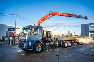 Volvo FM 300-6x2+FASSI 19t/m + 2EXT