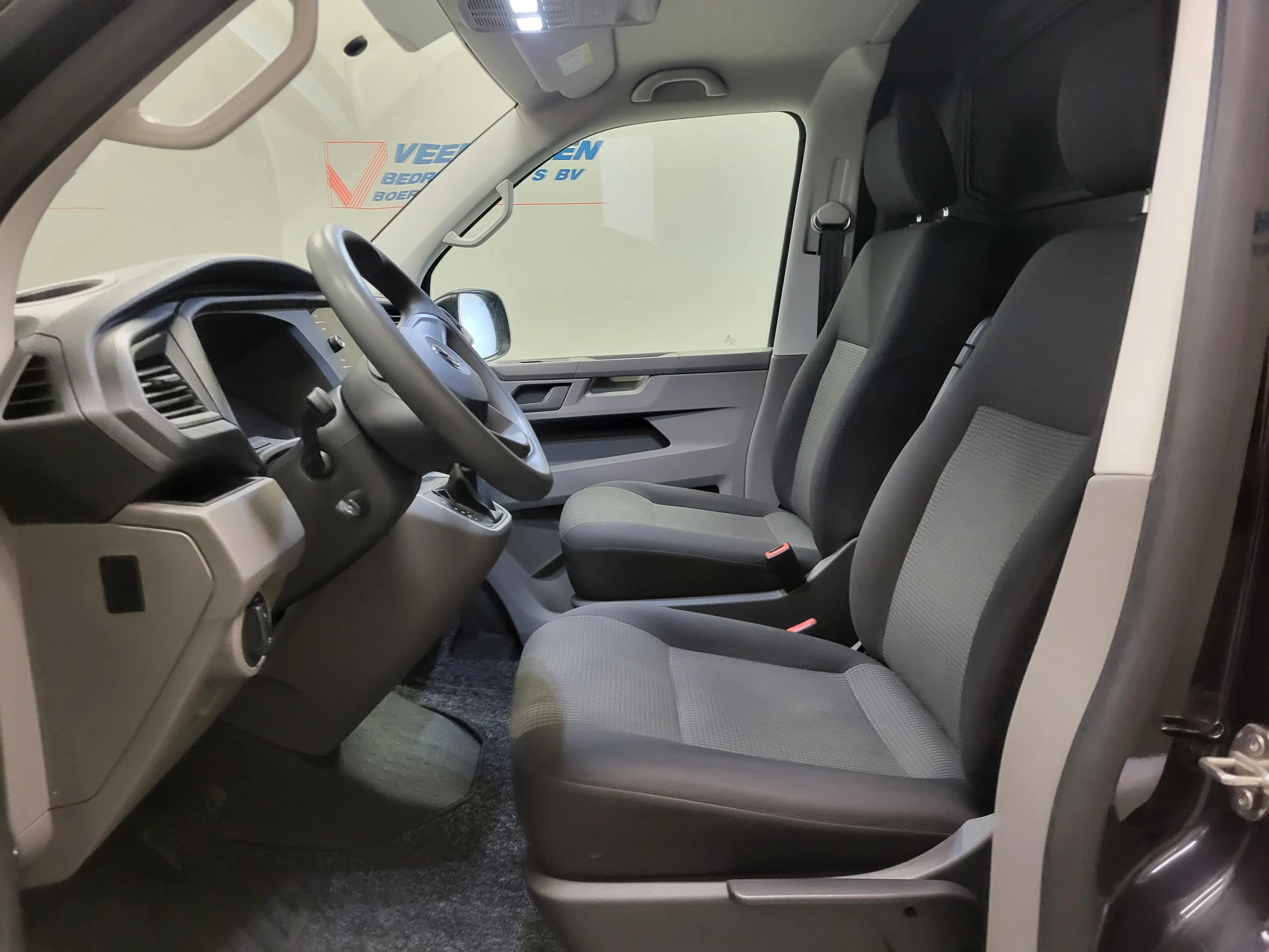 Volkswagen Transporter 2020 - 2.0TDI 150pk L2/H1 Automaat Euro 6! image 5