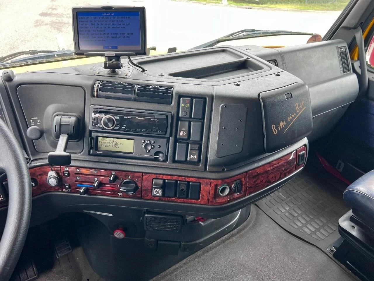 Volvo NH 12.460 2001 afbeelding 17