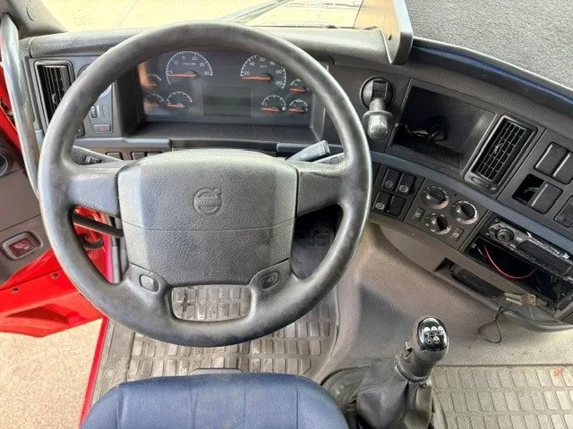 Volvo FH 2008 - 13.440 GLOBETROTTER (12+2 GEARS MANUAL GEARBOX / EURO 5 / VBI-BRAKE / 2x TANK / AIRCONDITIONING / FRIDGE UNDER BED) afbeelding 8