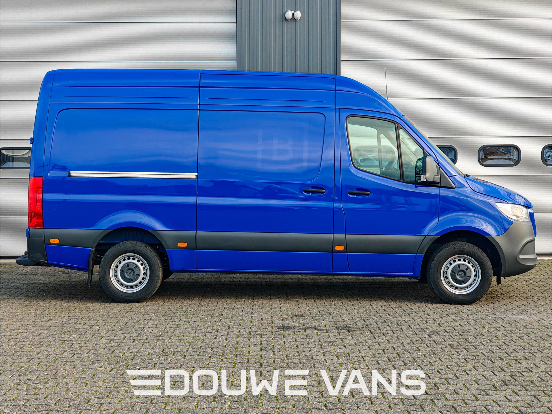 Mercedes-Benz Sprinter 2024 - L2 H2 Automaat 315 BLAUW MBUX DAB Trekhaak Bild 3