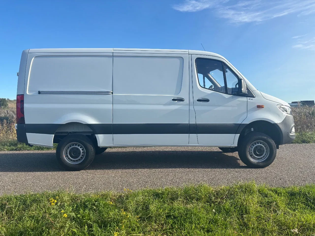 Mercedes-Benz Sprinter 2024 - 319CDI L2H1 4X4 Automaat Airco Camera Trekhaak Apple CarPlay NIEUW BPM VRIJ imagem 9