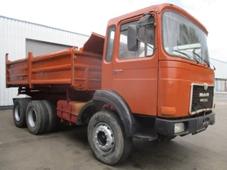MAN 26.321 1980 - 6x4 , 3 way tipper , ZF Manual , Spring suspension bild 4