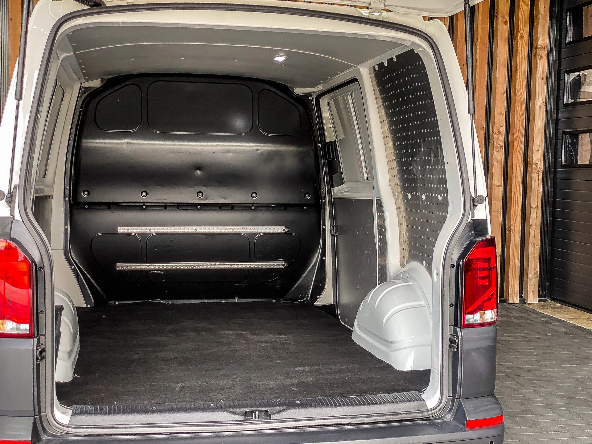 Volkswagen Transporter 2020 - 2.0 TDI 110PK Bestelwagen L1H1 afbeelding 40