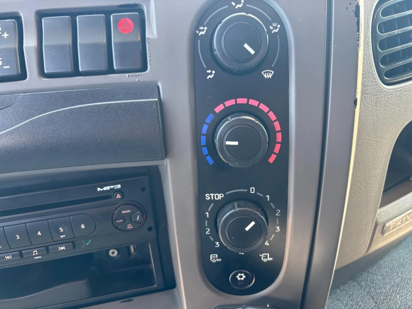 Renault Premium 2012 image 17