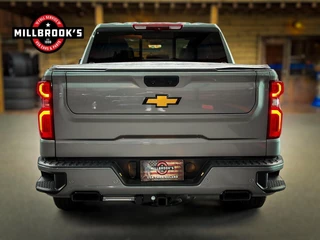 Chevrolet Silverado 2024 - USA High Country 6.2 V8 420 PK, obrazek 13