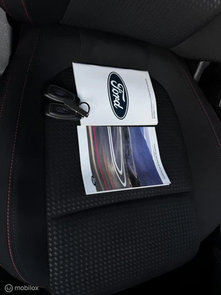 Ford Focus 2022 - 1.0 EcoBoost Hybrid Titanium Style ST-Line Aut obrazek 45