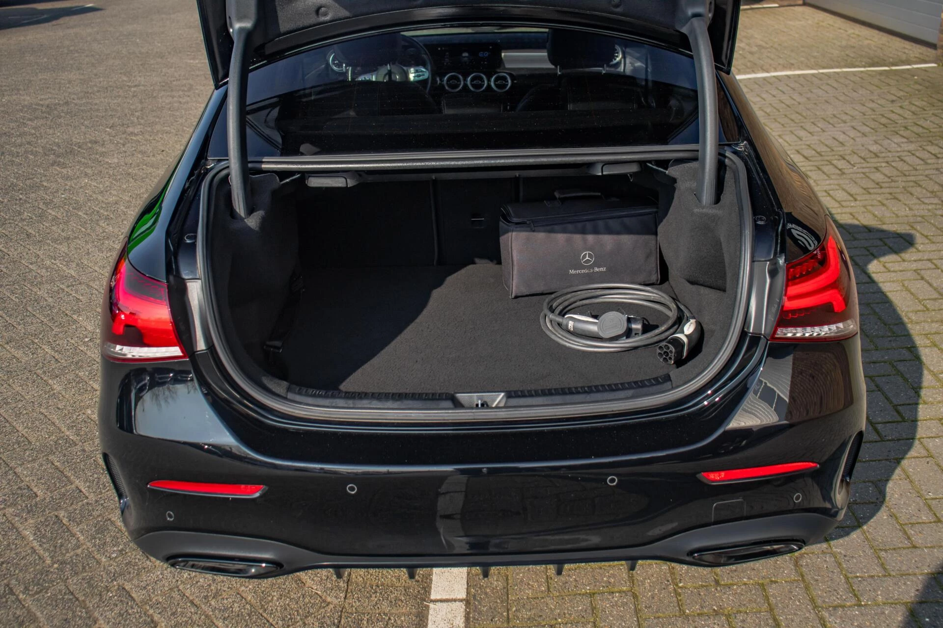 Mercedes-Benz A-Klasse 2021 - 250e AMG-Line, Pano, Burmester, Half Leder afbeelding 25