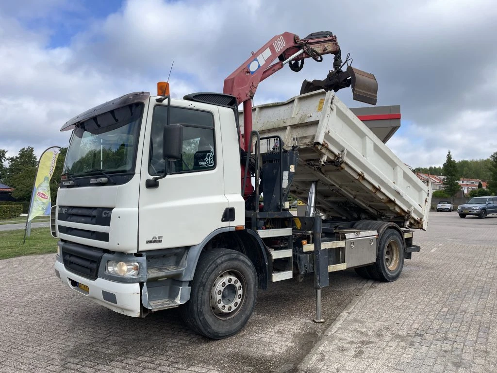 DAF CF 75.250 2005 - | 250HP | 4x2 Tipper | HMF 1060 Crane | Euro 3 afbeelding 1