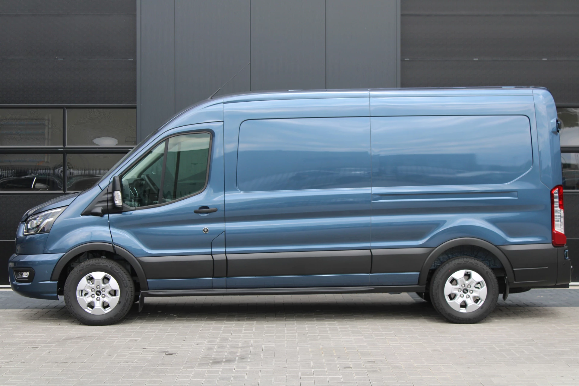 Ford Transit 2024 - 350 2.0 TDCI L3H2 Limited 165pk - LUCHTVERING - ACC - Blind Spot - 360 camera - Navigatie - Stoel-Stuurverwarming - Trekhaak - Rijklaar Bild 32
